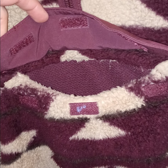 Sherpa hooded Women’s North Face “Campshire Sherpa Fleece Aztec” pullover. - Picture 5 of 8